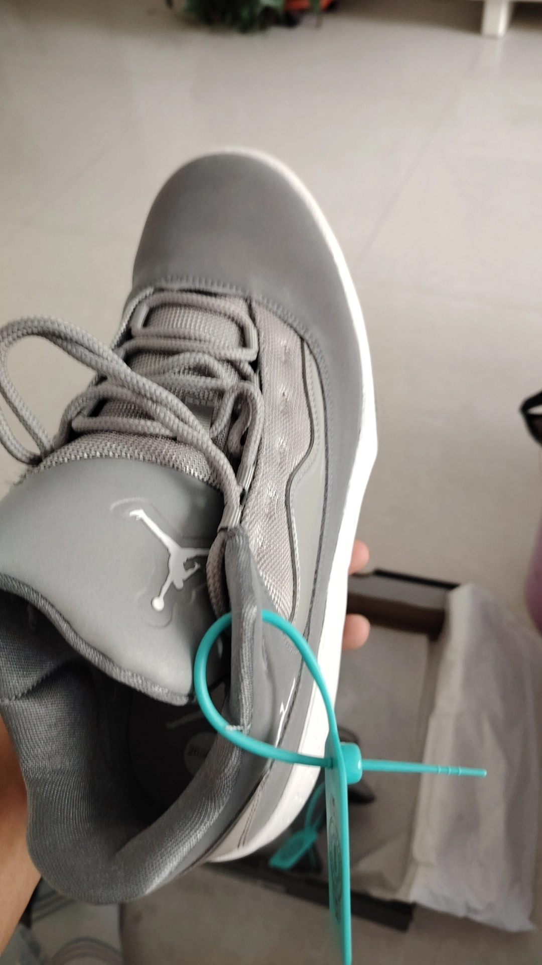 custom review-Jordan Max Aura 2 Амортизаторы Шок Резистентность к Сцеплению Резистентность к Износу MID Топ Винтажные баскетбольные кроссовки Мужской Серый Белый