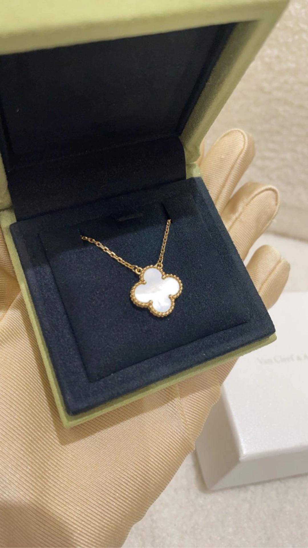 梵克雅宝白贝母中花项链,黄金