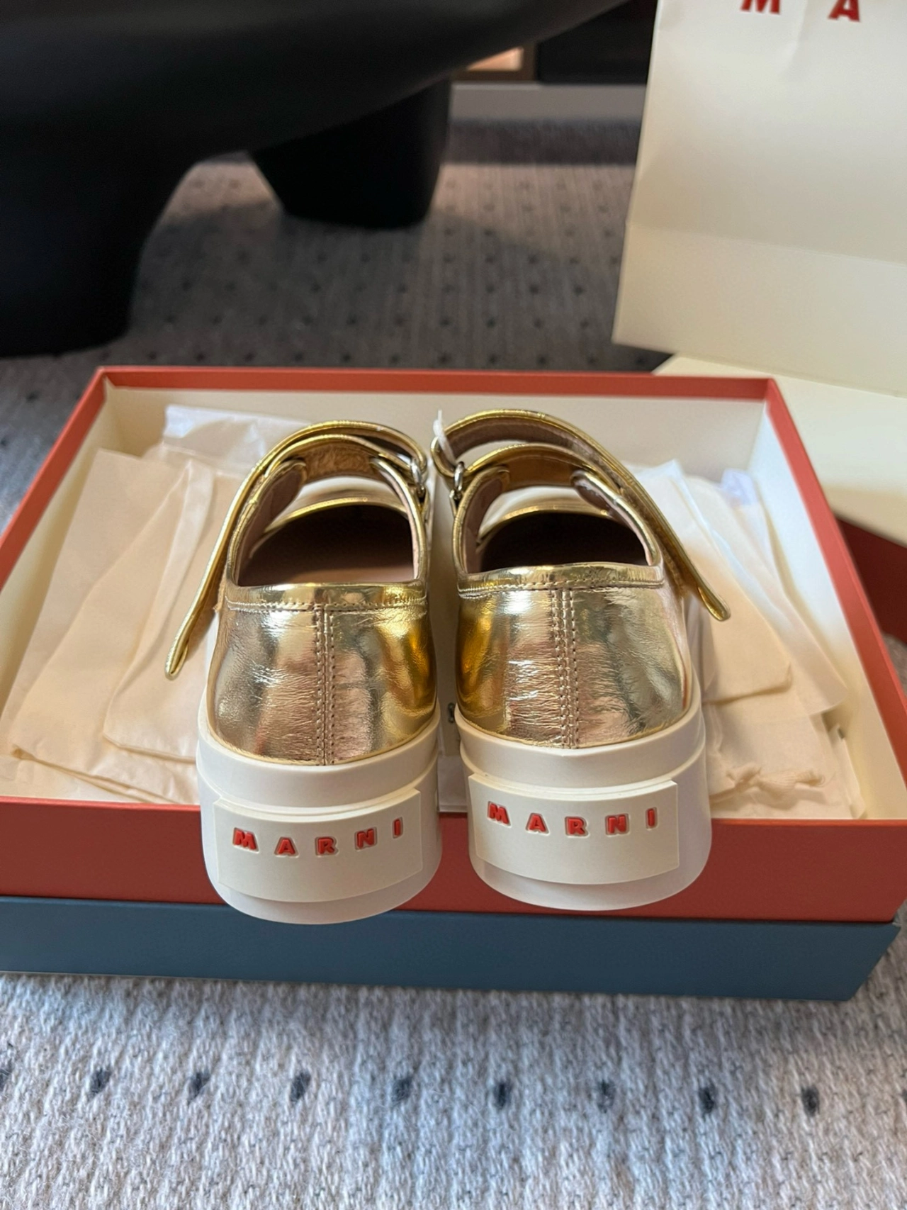 marni玛尼新款大头厚底娃marni娃鞋真假对比