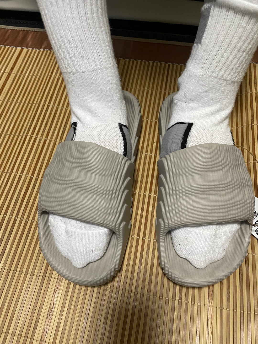 阿迪达斯 灰色 拖鞋