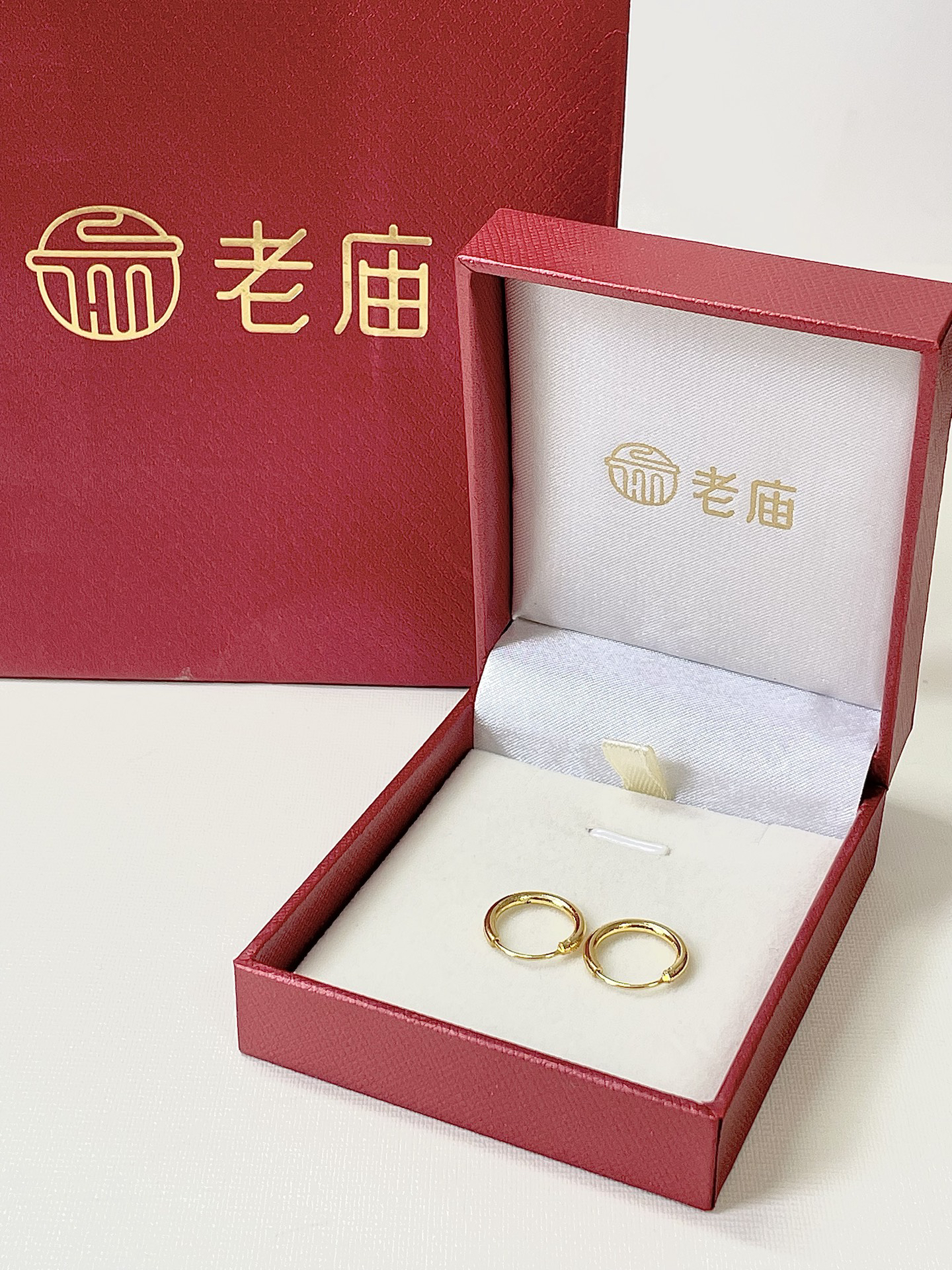 谁能拒绝黄金素圈耳环呢!
