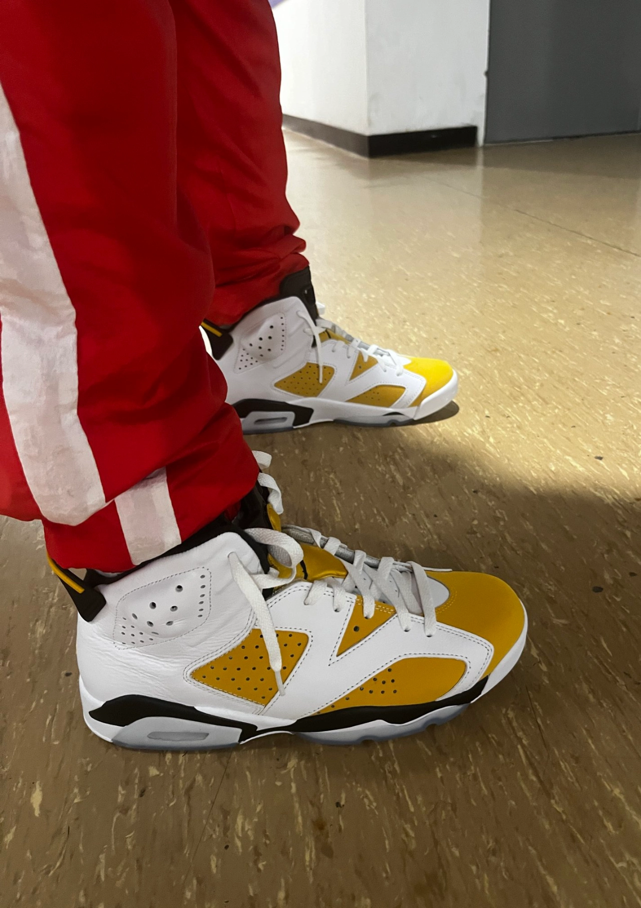 custom review-Jordan Air Jordan 6 'Желтый охристый' MID Топ Винтажные баскетбольные кроссовки Мужской Белый желтый