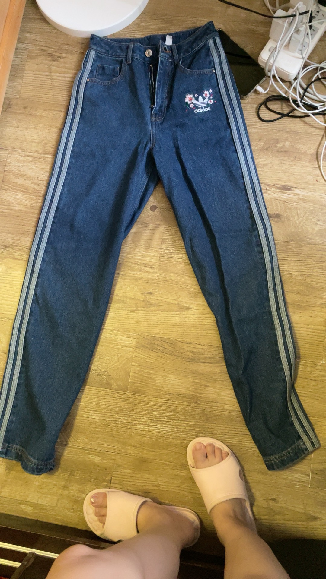 custom review-Adidas Originals Cherry Blossom Limited Series Джинсы Женские Индиго