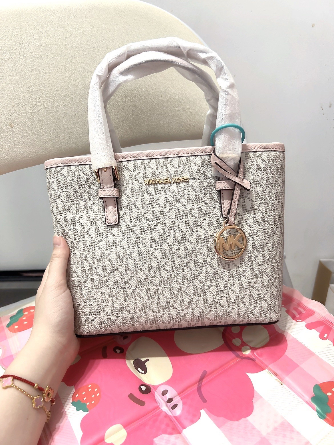 mk粉色包包