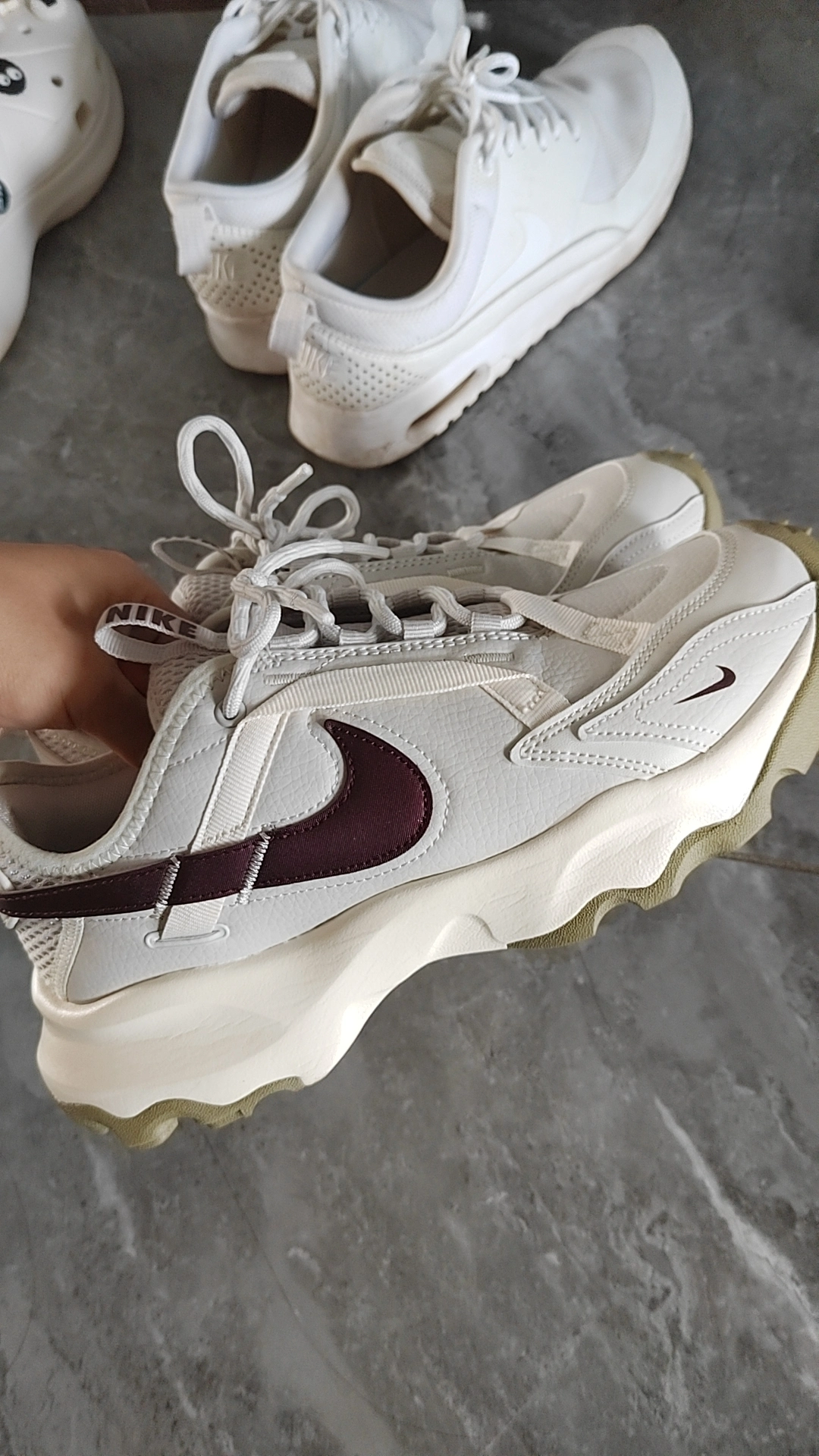 custom review-Nike Women's TC 7900 'Light Bone Burgundy Crush'