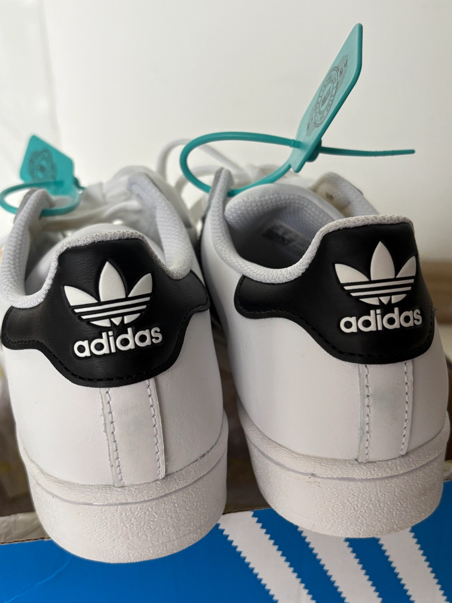 阿迪达斯白贝壳头,今日拥有的穿搭🥥