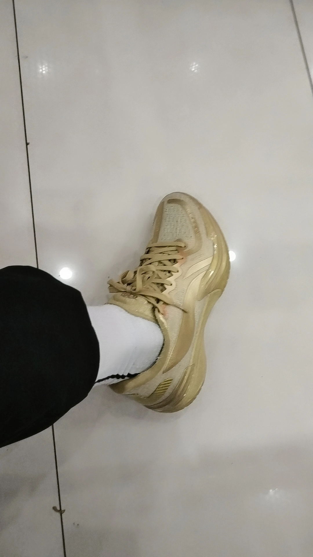 custom review-LINING Gamma Basketball Shoes Men's Low Top Gold