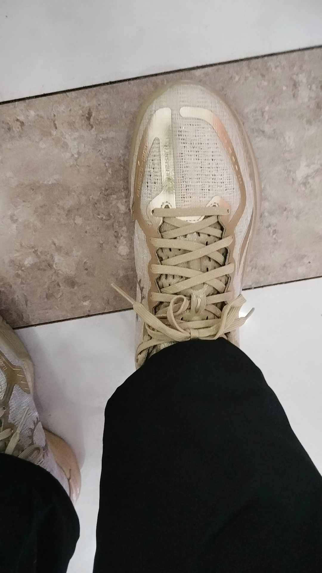 custom review-LINING Gamma Basketball Shoes Men's Low Top Gold