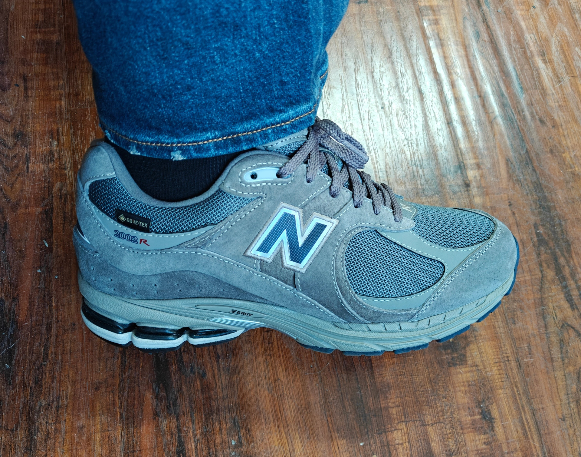 custom review-New Balance NB 2002R Водонепроницаемый и Дышащий Низкий Топ Повседневные Городские Кроссовки для Коммутации и Бега Унисекс Серый Коричневый