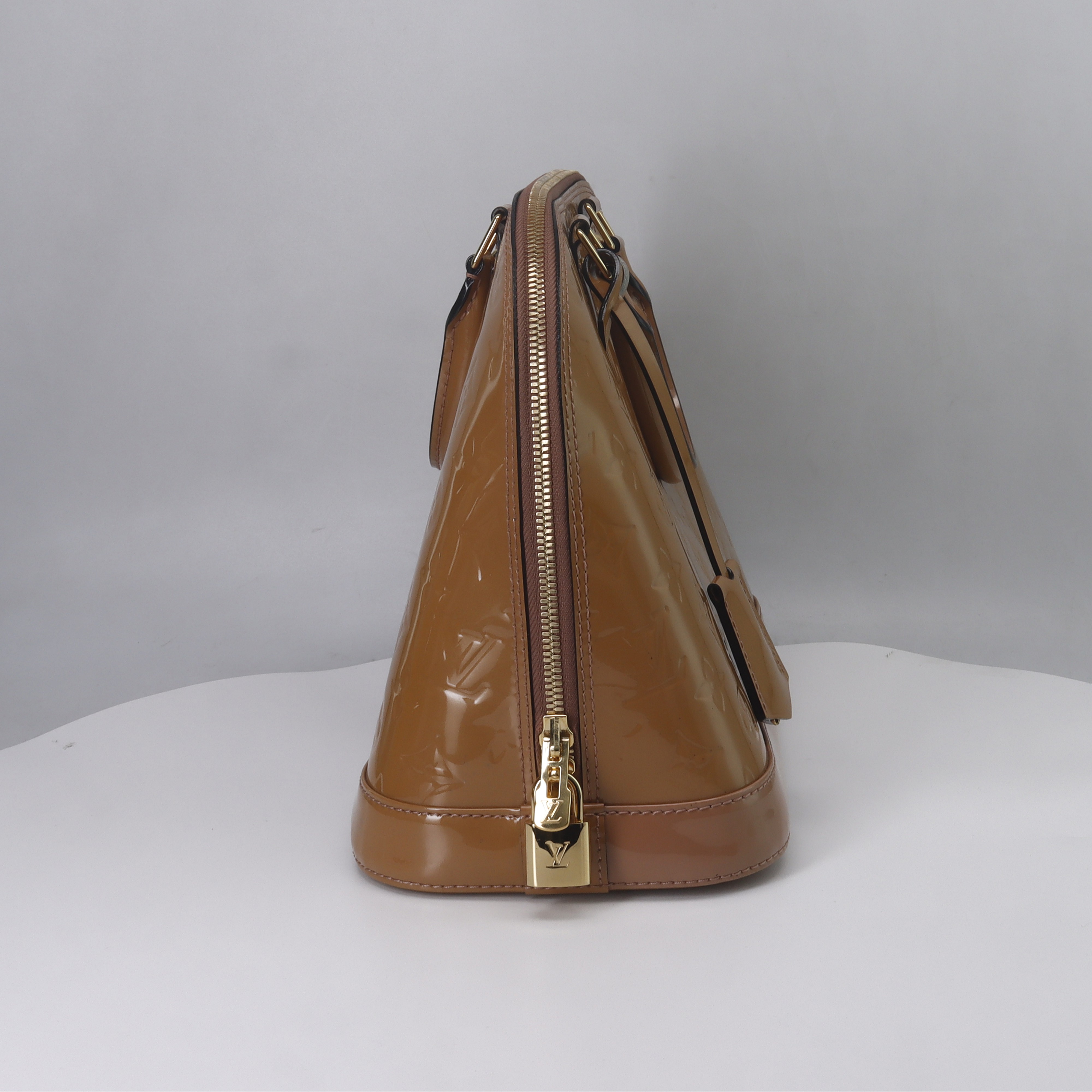 louis vuitton 路易威登 漆皮alma贝壳包 手提包 奶茶色 女包