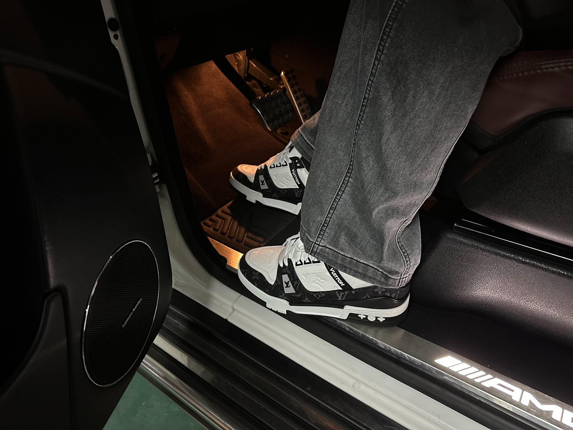 custom review-LOUIS VUITTON Lv Trainer 'White Black Panda'