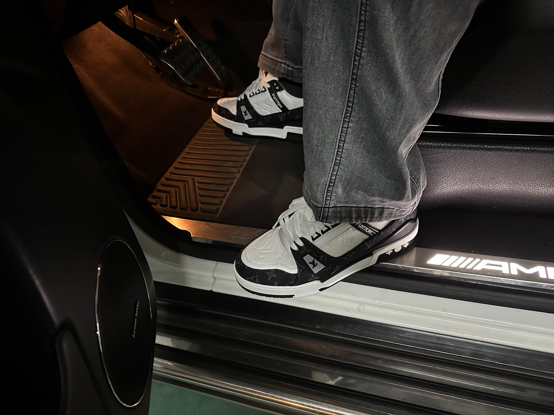 custom review-LOUIS VUITTON Lv Trainer 'White Black Panda'