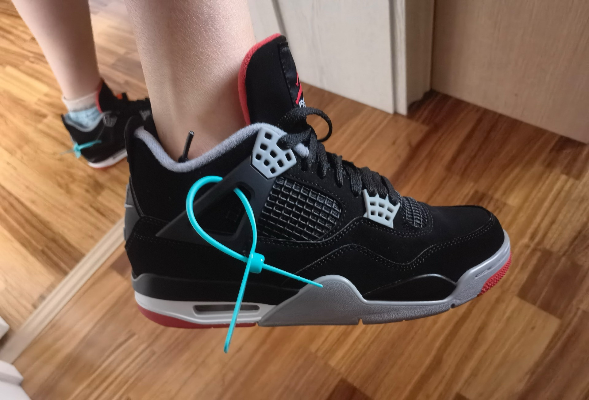 custom review-Jordan 4 Retro 'Bred' 2019