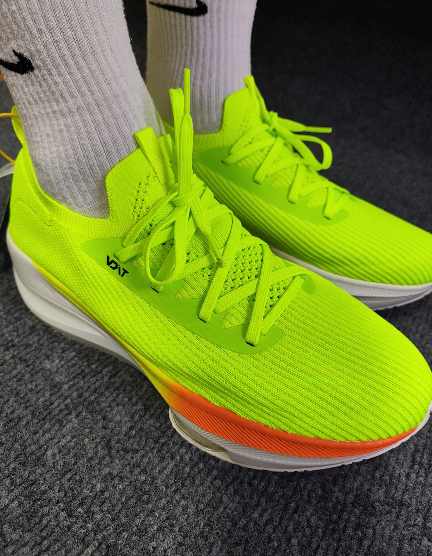 这双沃特气垫跑鞋的颜值太抗打了吧!