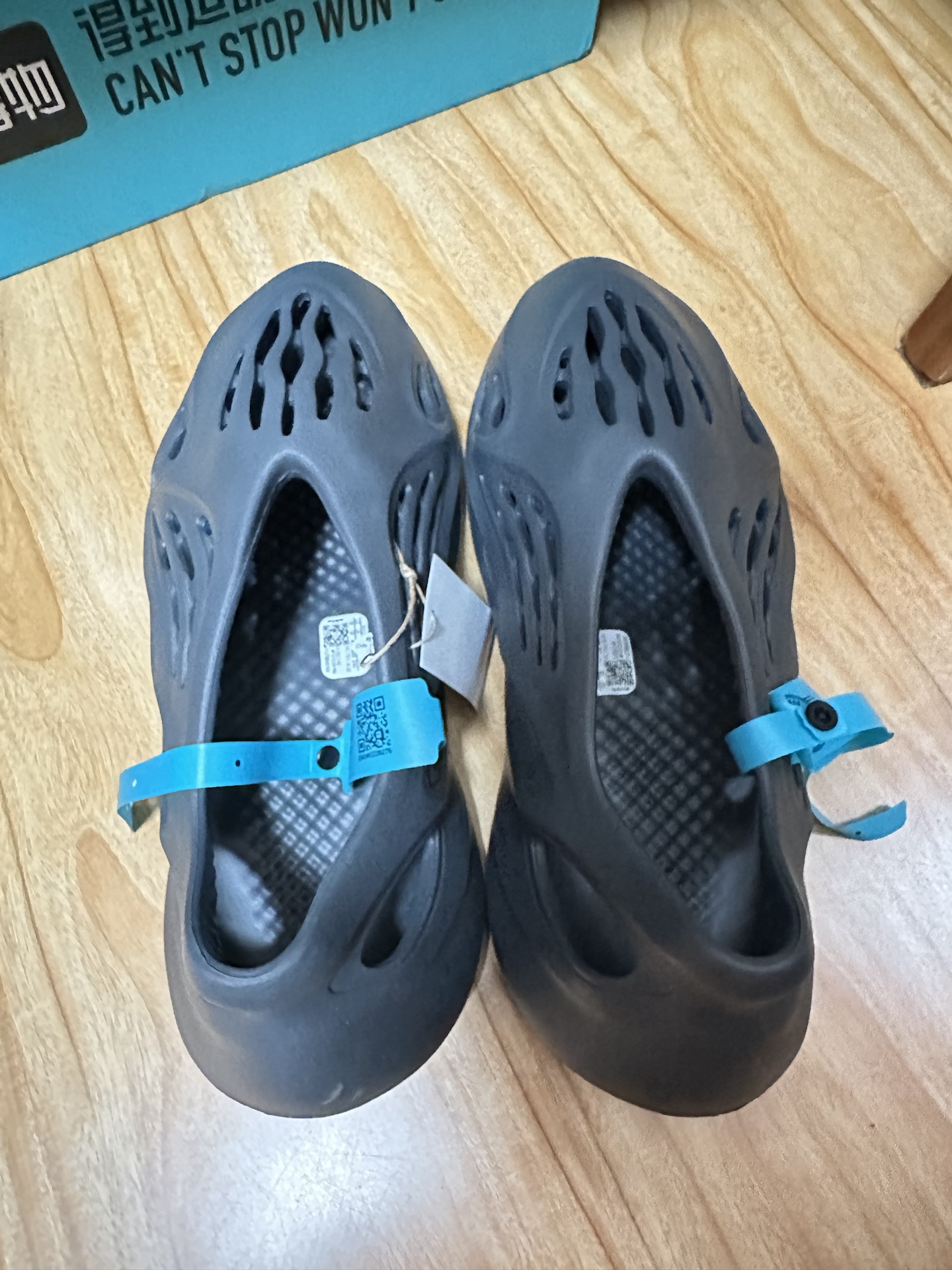 custom review-Adidas Originals Yeezy Foam Runner 'Carbon' Sabo Unisex Gray Adidas Originals Yeezy Foam Runner 'Угольный' Сабо Унисекс Серый