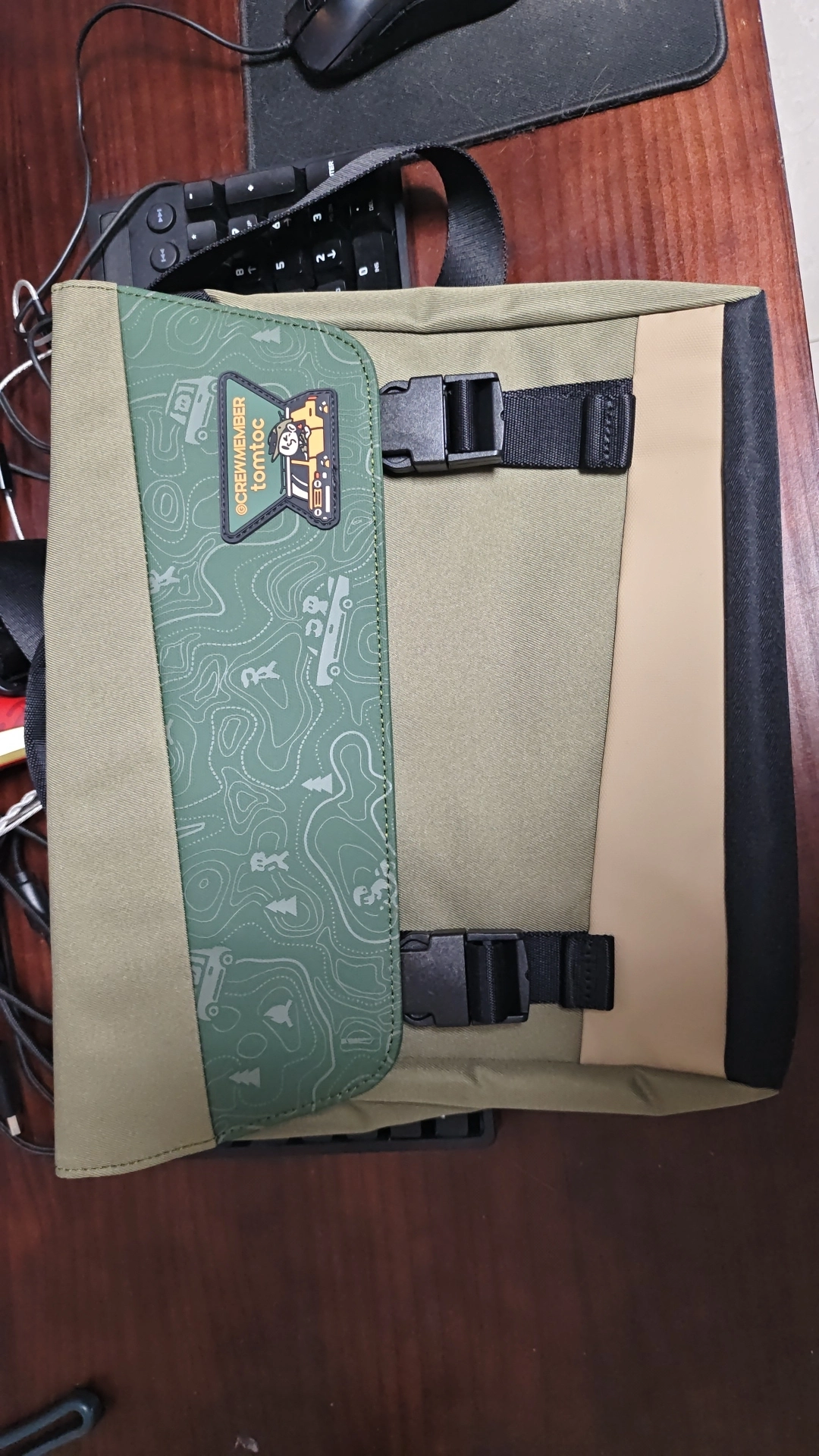 custom review-Tomtoc Сумка через плечо для курьера из полиэстера средняя унисекс цвет обсидиановый черный