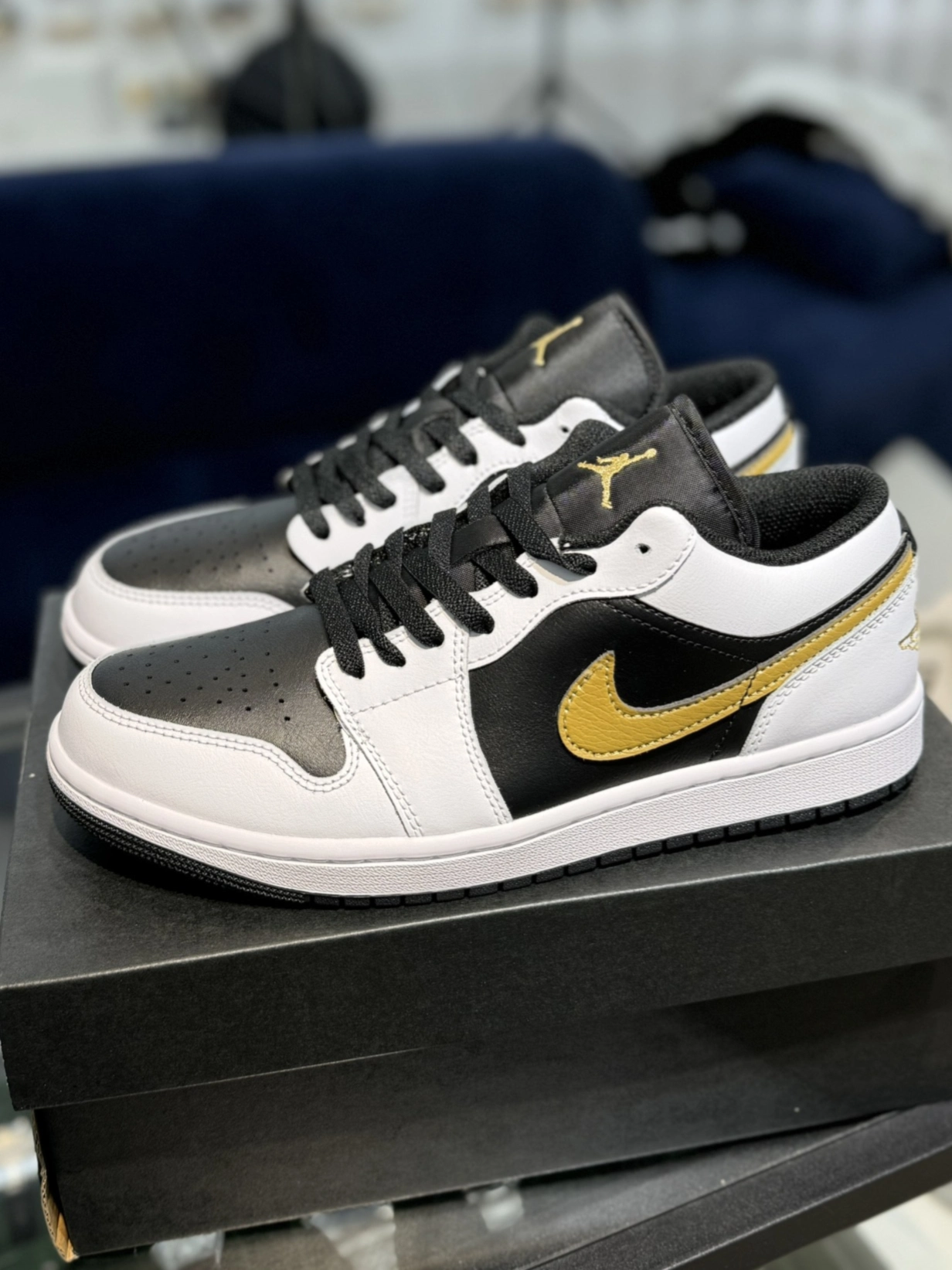 aj1白黑月图片