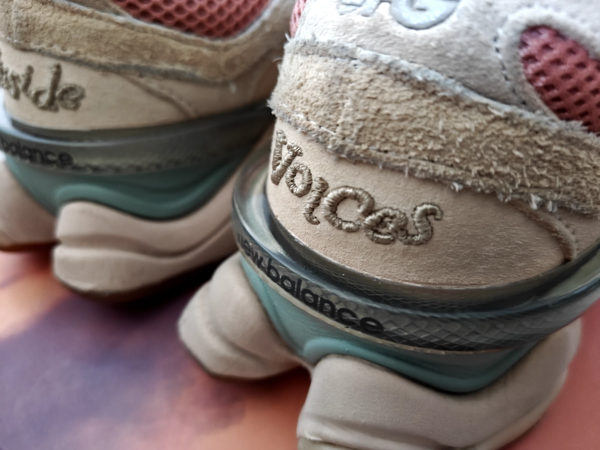 custom review-JOE FRESHGOODS x New Balance NB 9060 Устойчивый к истиранию Дышащий Легкий Низкий Топ Повседневная Обувь Унисекс Бежевый Розовый