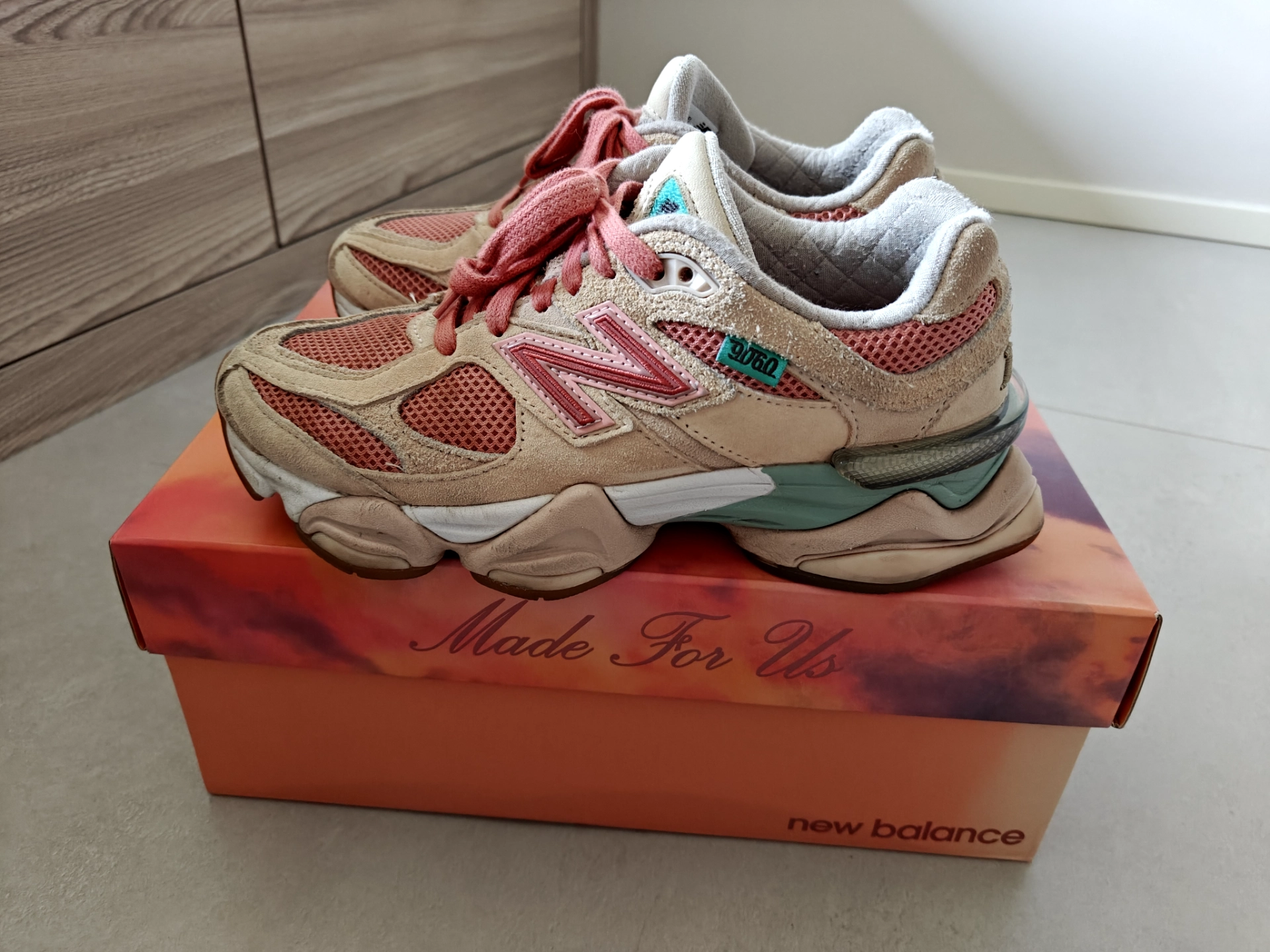 custom review-JOE FRESHGOODS x New Balance NB 9060 Устойчивый к истиранию Дышащий Легкий Низкий Топ Повседневная Обувь Унисекс Бежевый Розовый