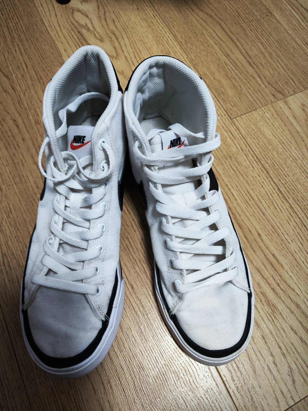 耐克帆布鞋穿3年左右了