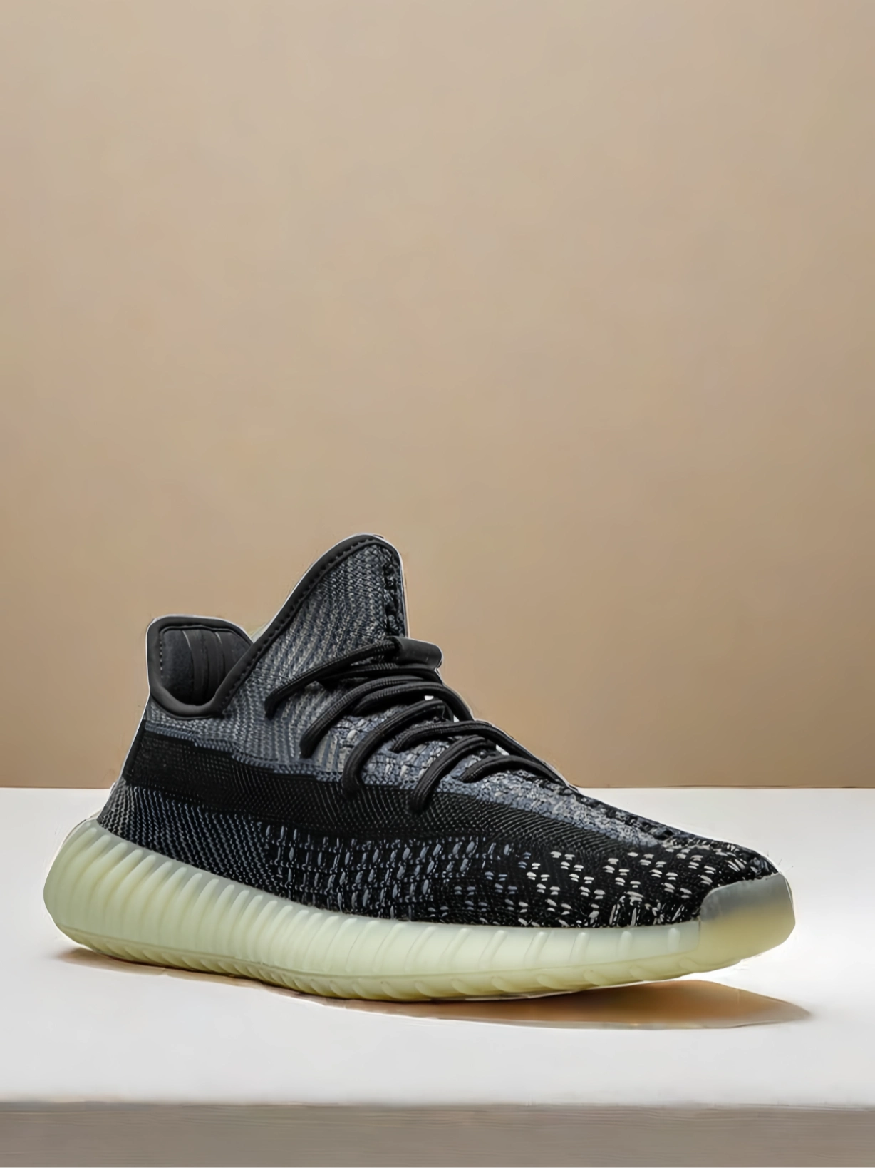 yeezy boost 350 v2 黑芝麻