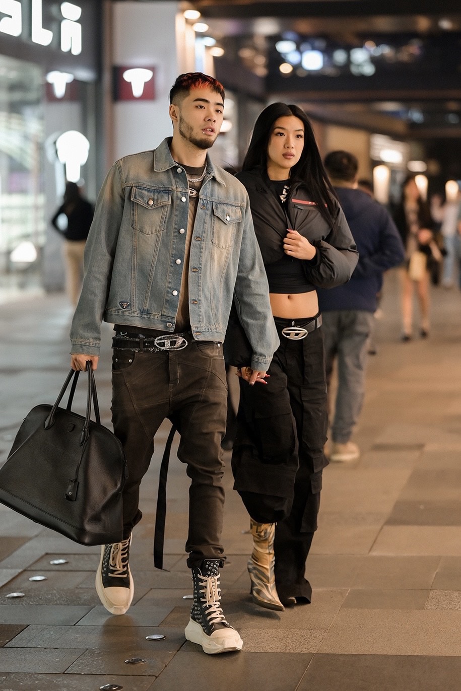 街头潮男穿搭look一下#男生街头风穿搭 #潮流街拍 #巴黎世家triples