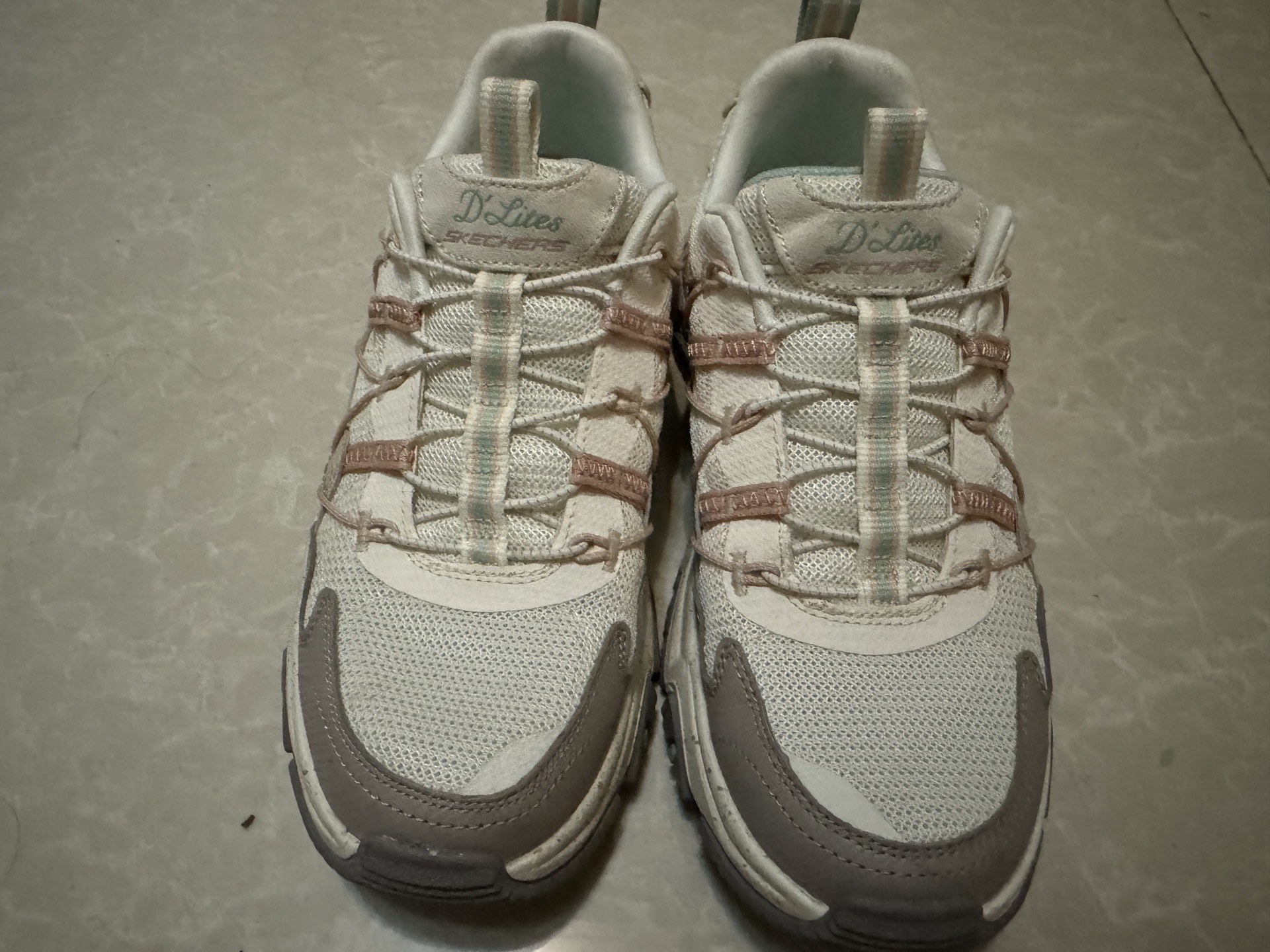 custom review-Skechers Высота Увеличивающая Устойчивая к Износу Дышащая Низкий Верх Уличная Обувь Женская Серый Белый