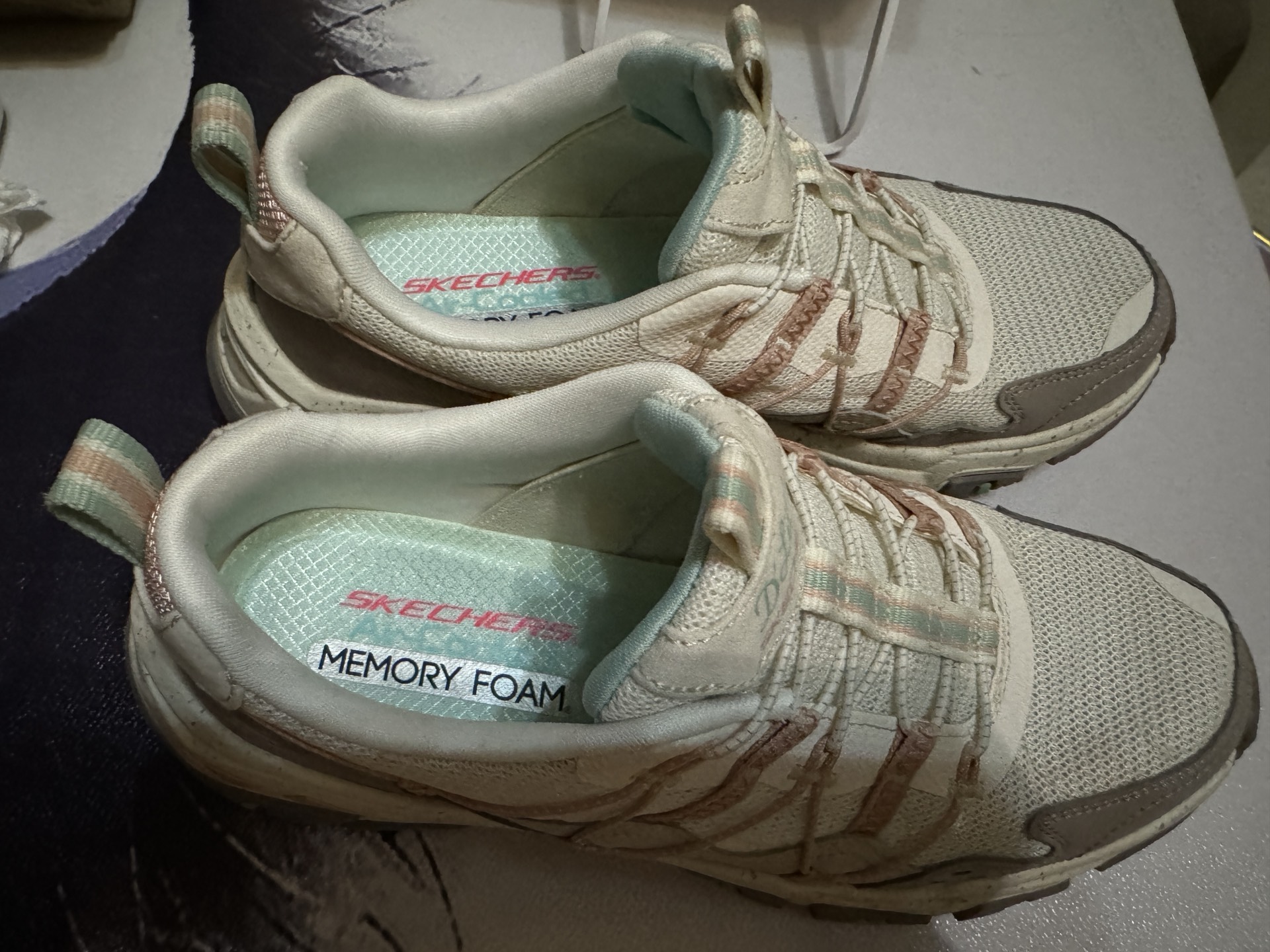 custom review-Skechers Высота Увеличивающая Устойчивая к Износу Дышащая Низкий Верх Уличная Обувь Женская Серый Белый