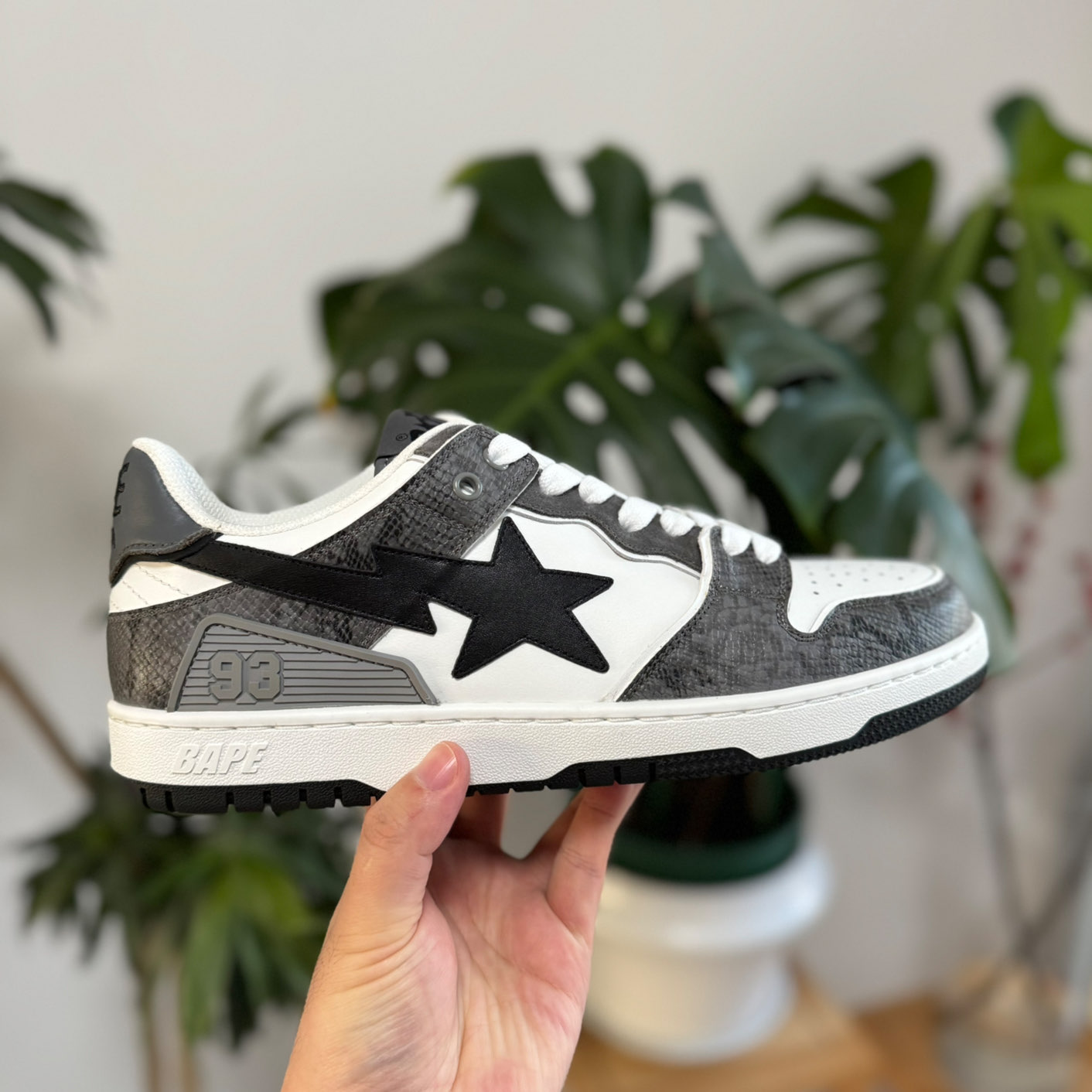 Реплика швейцарских часов-bape звезды того же [Рос