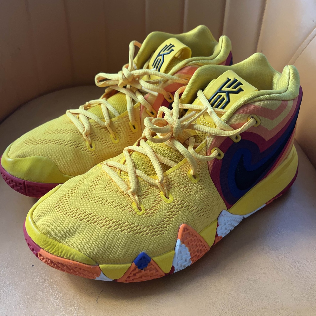 nike kyrie 4 70s qs 欧文4 轻便 中帮 实战篮球鞋 男款 黄色 得物