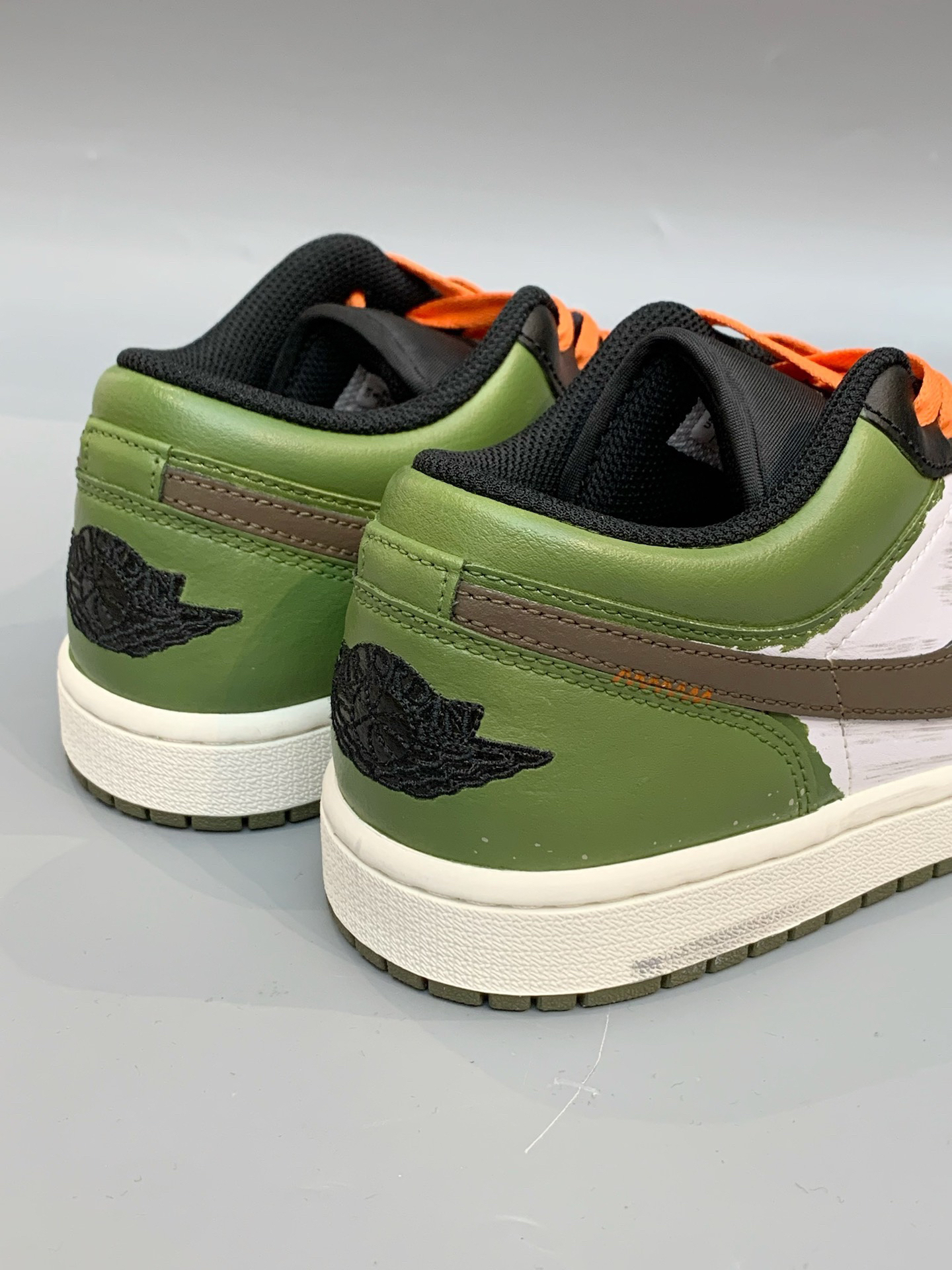 橄榄绿 aj "绿莹激荡" ~ 秋冬帅气出街!