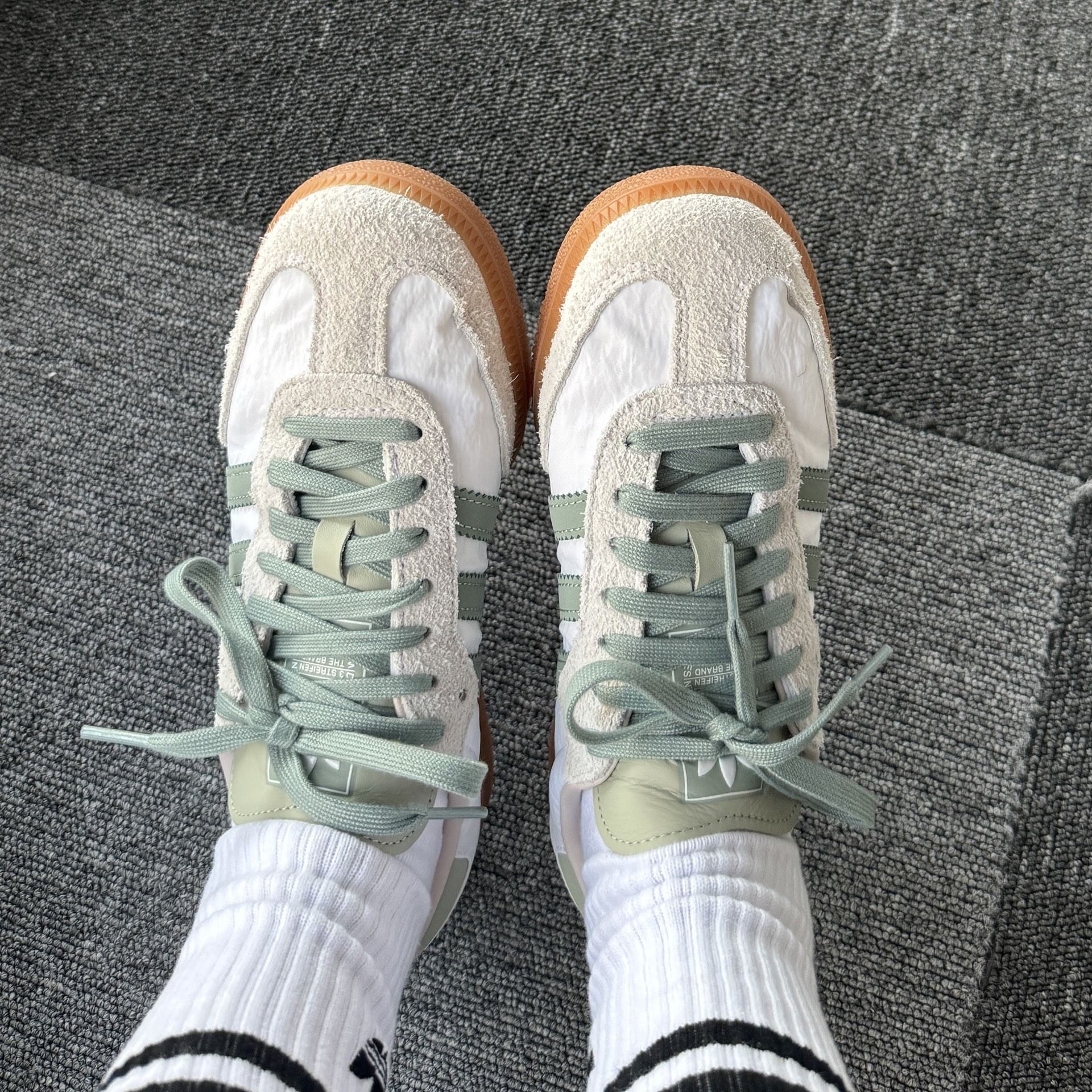 custom review-adidas Samba OG Silver Green Putty Mauve Women
s