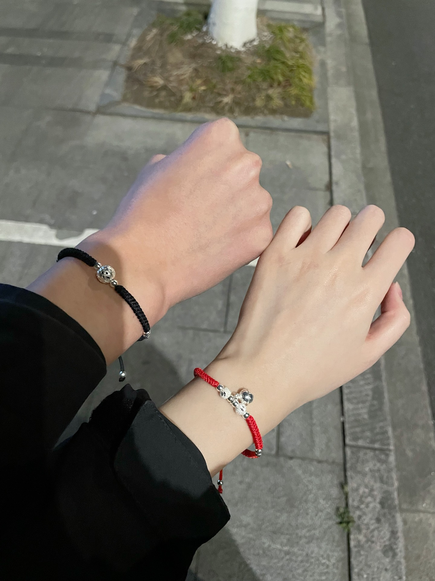 和男朋友一起带铃铛手链也泰酷了!