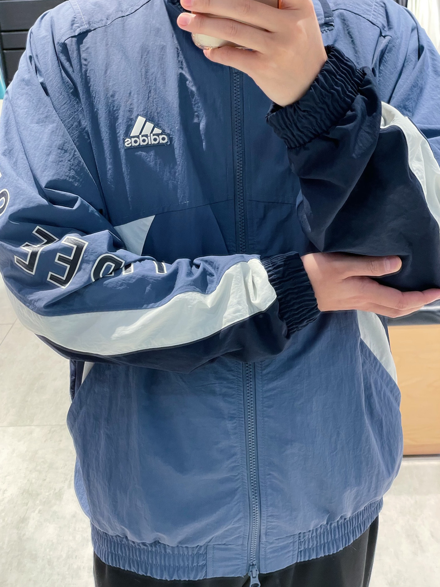 阿迪达斯高颜值蓝色外套