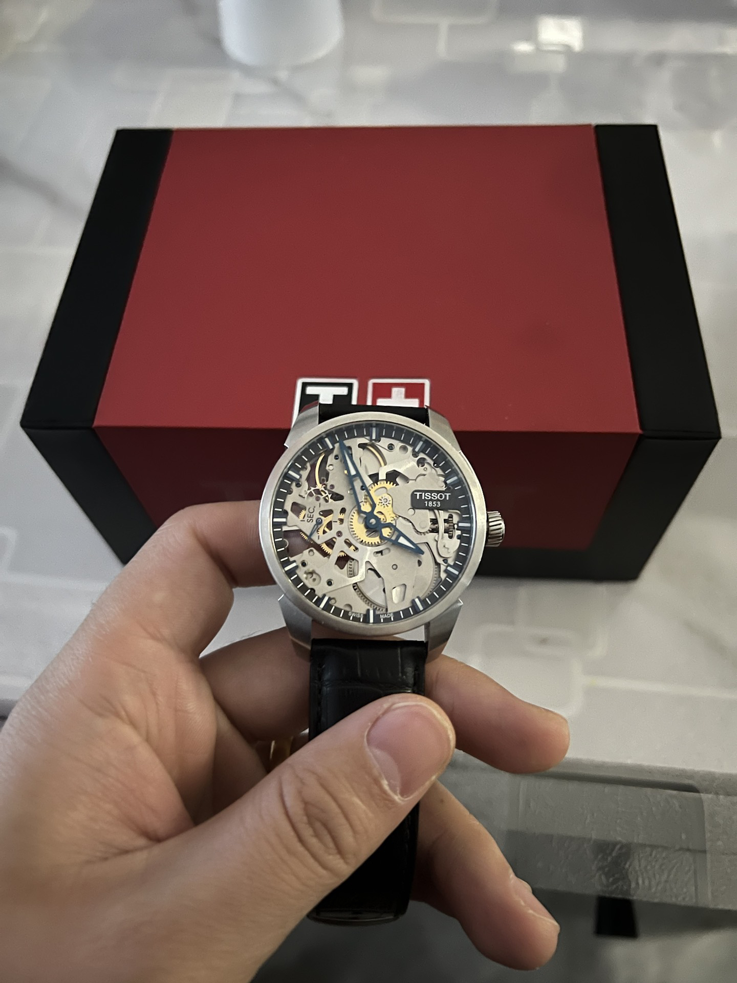 天梭镂空,戴上彰显个性