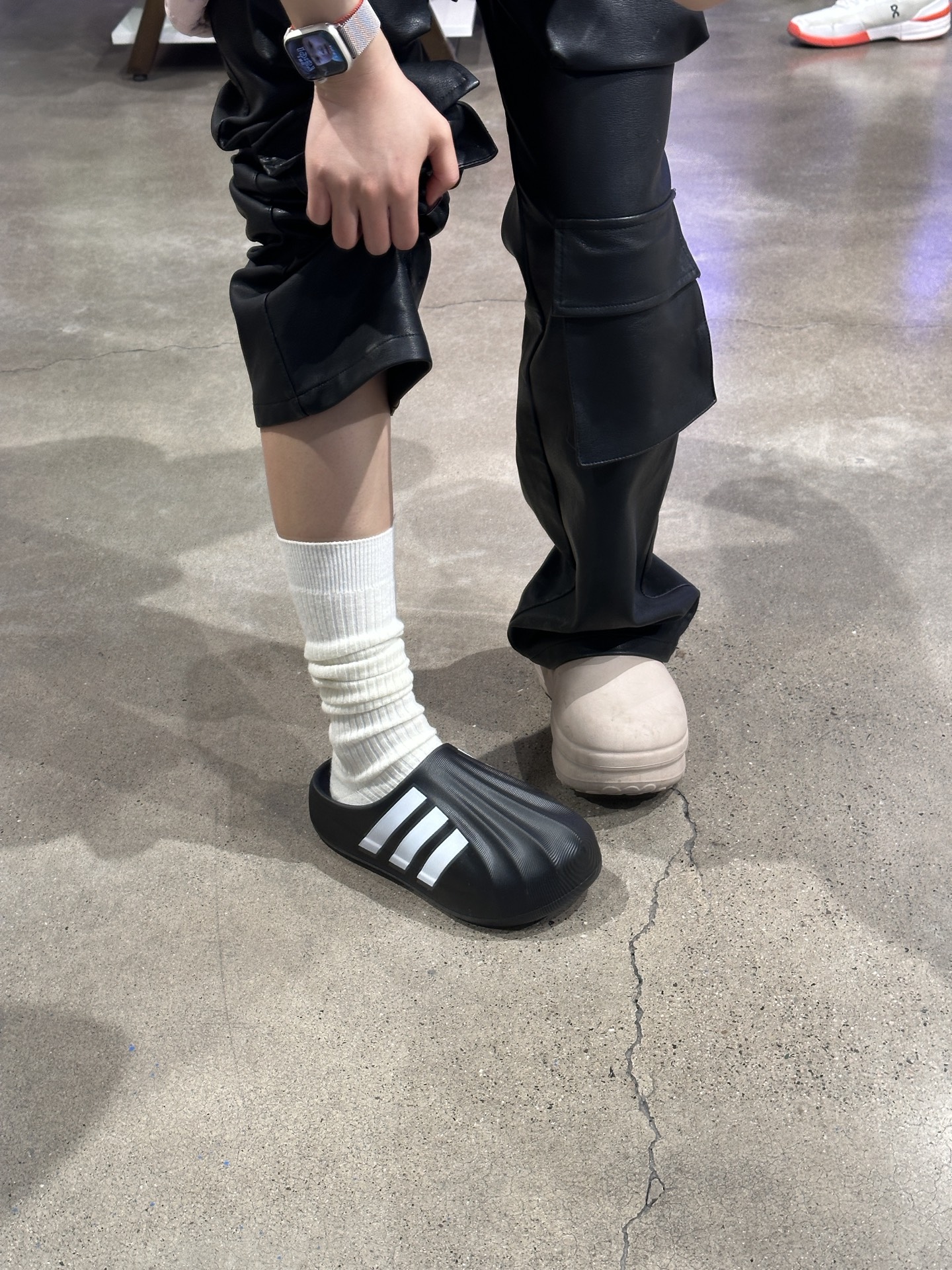 阿迪达斯新款拖鞋