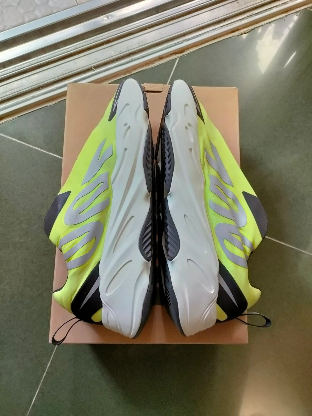 custom review-Adidas Originals Yeezy Boost 700 MNVN Slip-resistant Low Top Footwear Cushioned Shoes Unisex Lace-up Не включено