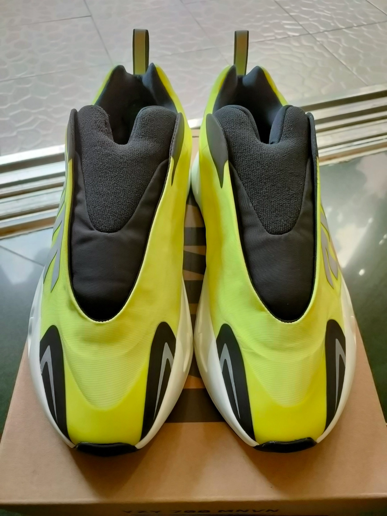 custom review-Adidas Originals Yeezy Boost 700 MNVN Slip-resistant Low Top Footwear Cushioned Shoes Unisex Lace-up Не включено