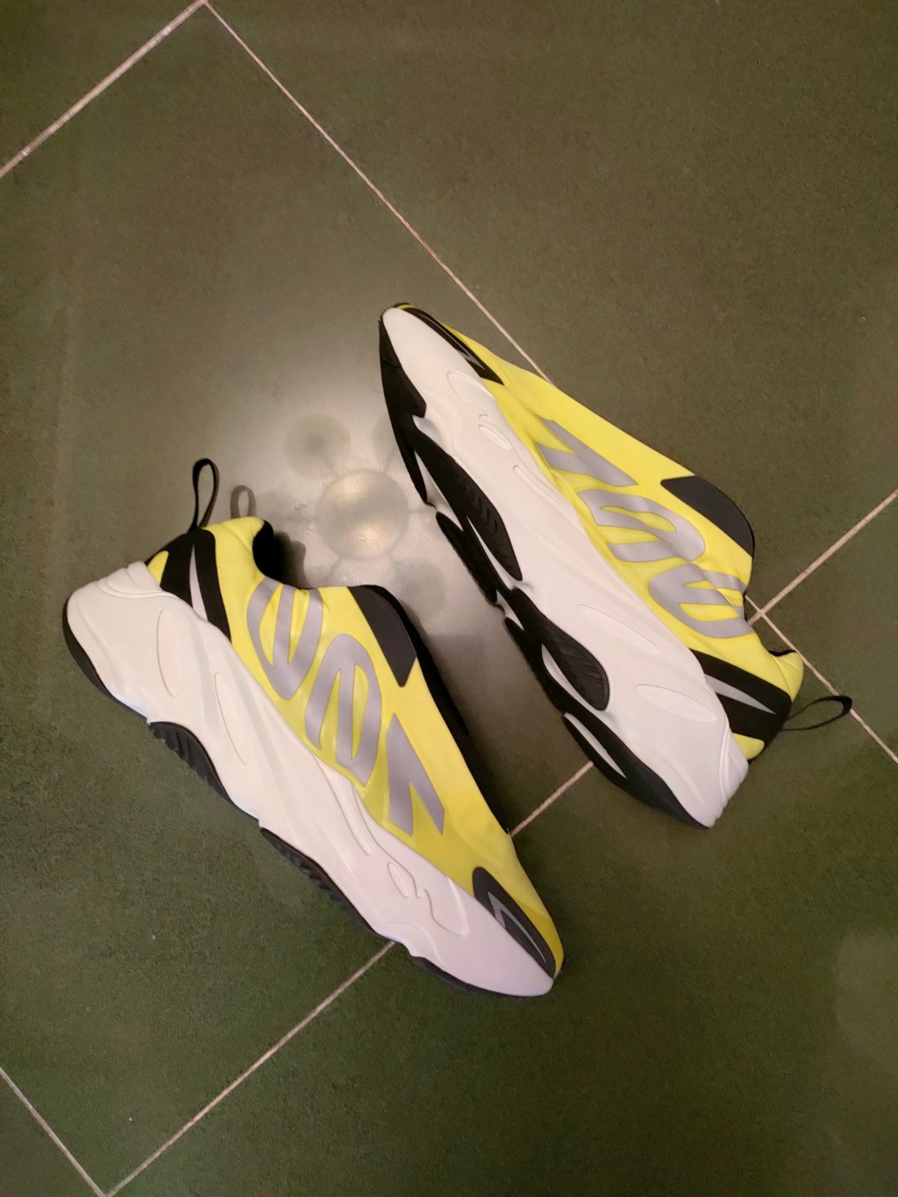 custom review-Adidas Originals Yeezy Boost 700 MNVN Slip-resistant Low Top Footwear Cushioned Shoes Unisex Lace-up Не включено