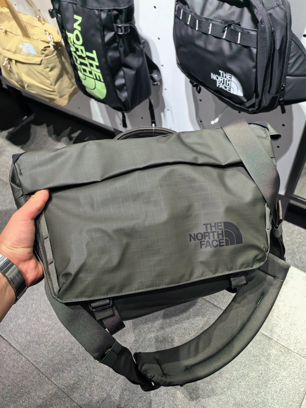 巨好看的北面斜挎包