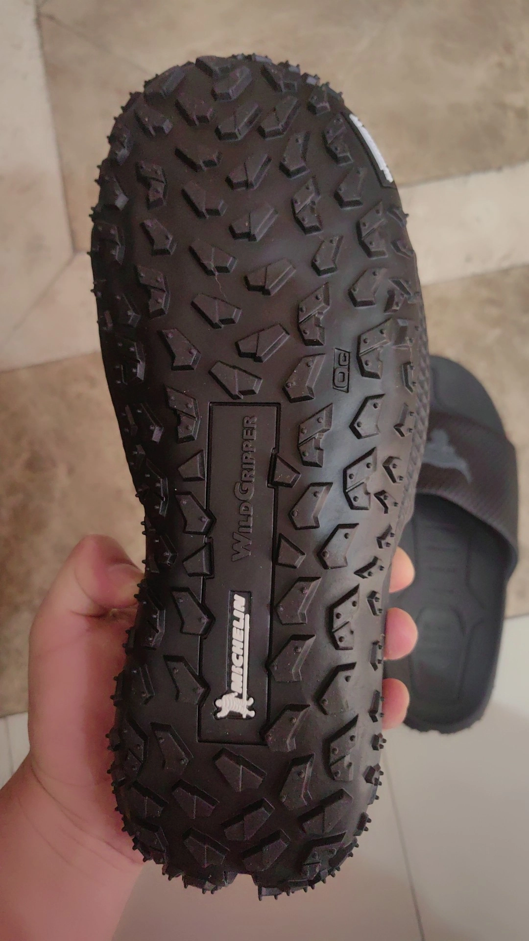 custom review-Under Armour Износостойкие Повседневные Тапочки Мужские Черные Однослойные