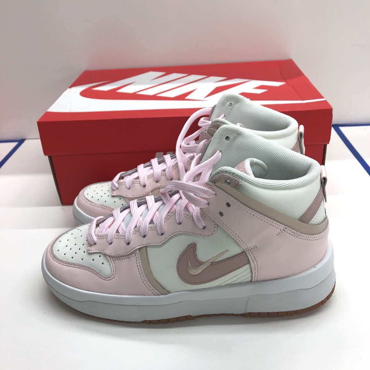 nike 粉白高帮女鞋