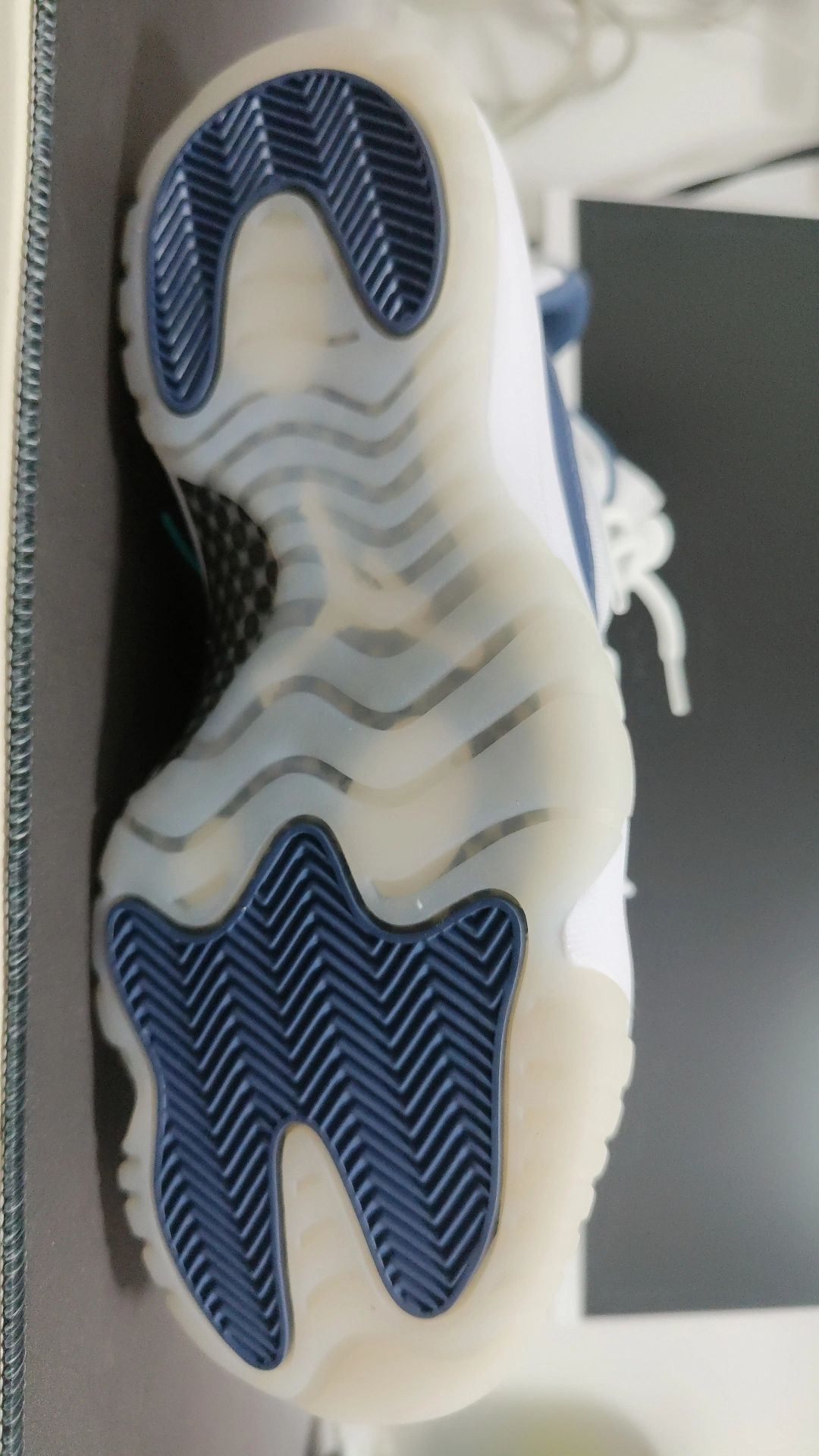 custom review-Jordan 11 Retro Low Diffused Blue
