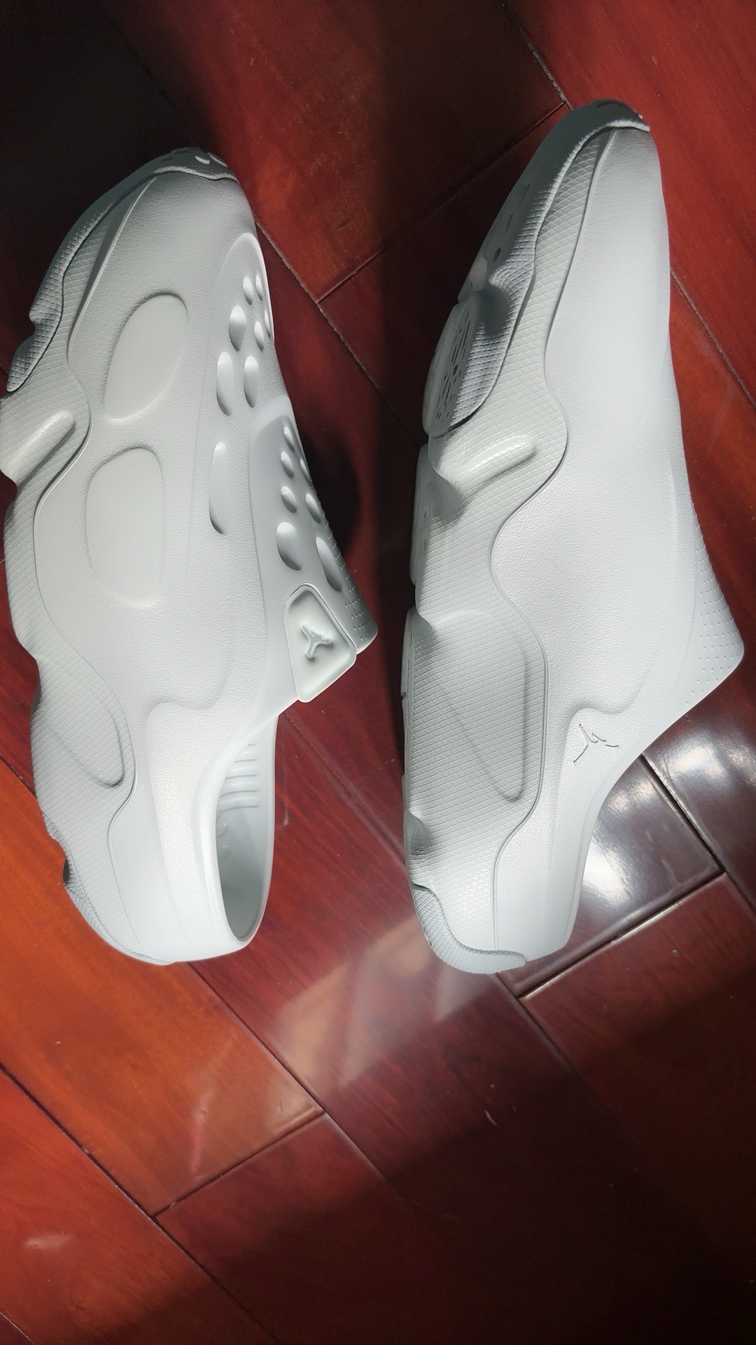 custom review-Джордан Roam Резиновая подошва Противоскользящие домашние тапочки Мужские Серебристо-серый