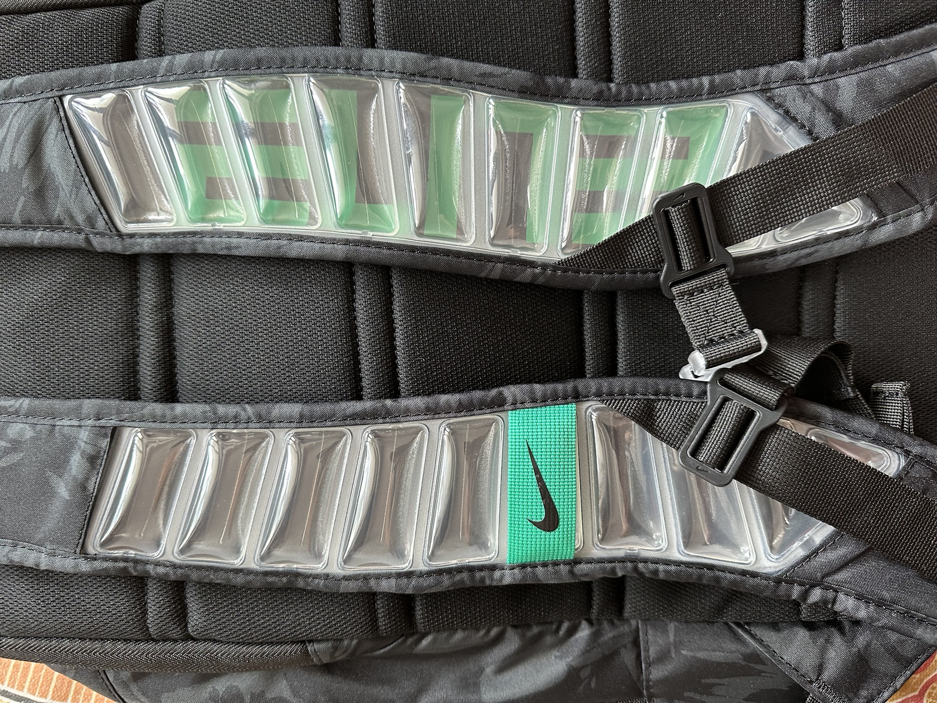 custom review-Nike Ткань Рюкзак Унисекс Черный Угольно-черный Стадионно-зеленый