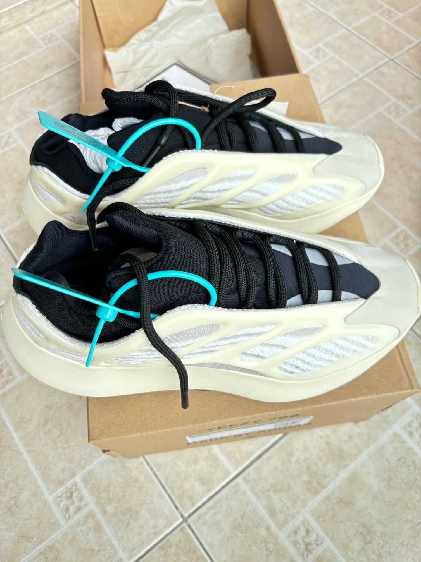 custom review-Adidas Yeezy 700 V3 'Azael' 2022
