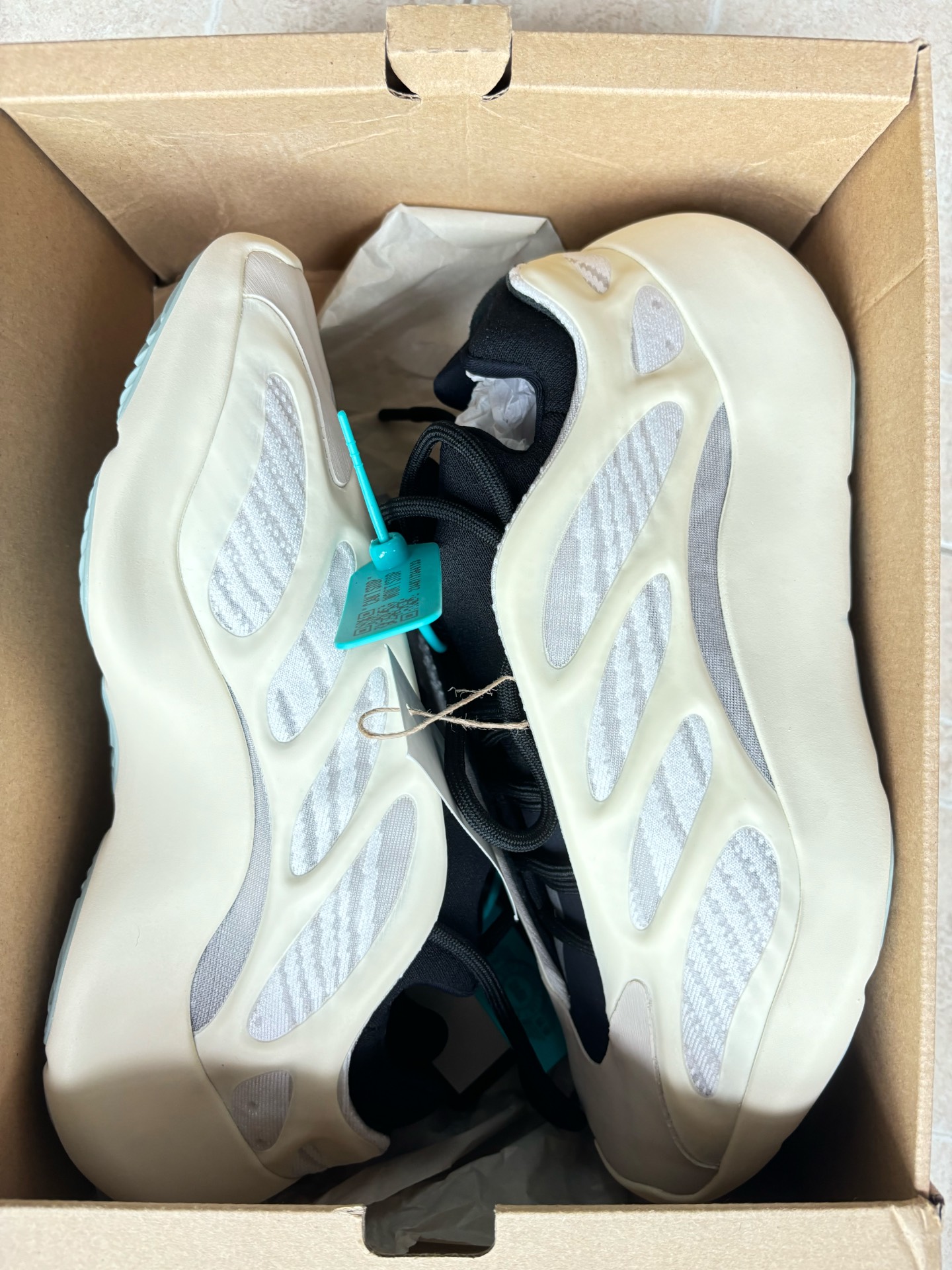 custom review-Adidas Yeezy 700 V3 'Azael' 2022