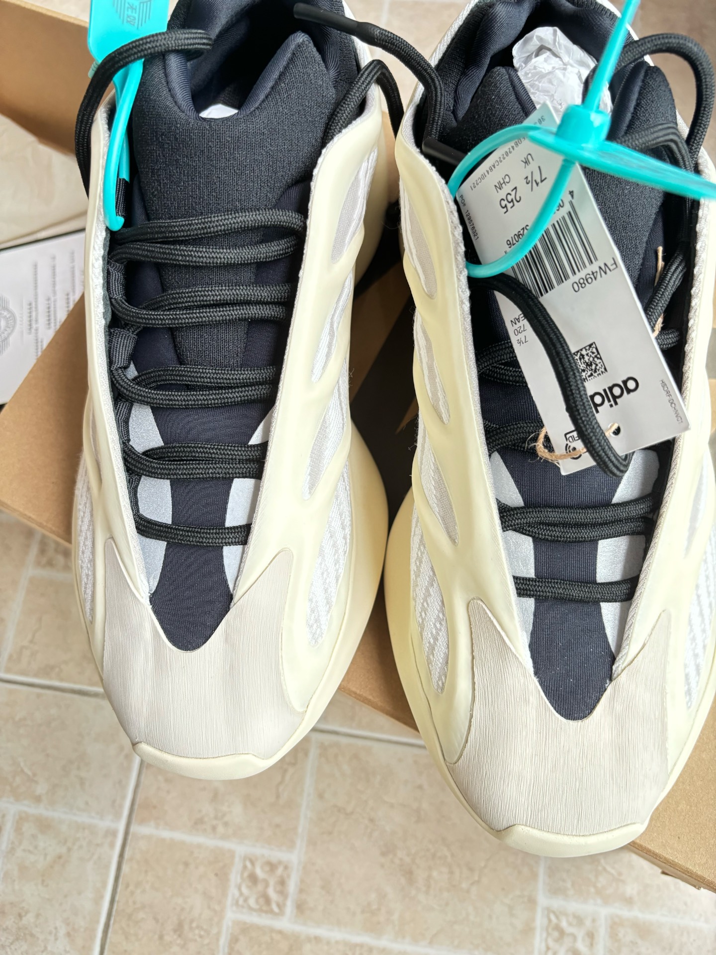 custom review-Adidas Yeezy 700 V3 'Azael' 2022