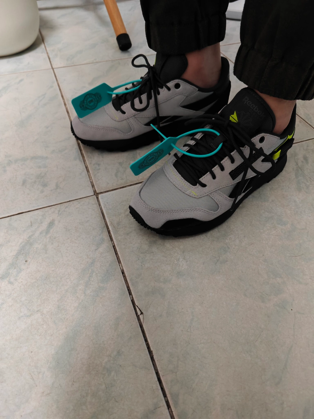 custom review-Reebok совместный низкий топ беговые кроссовки унисекс серый черный