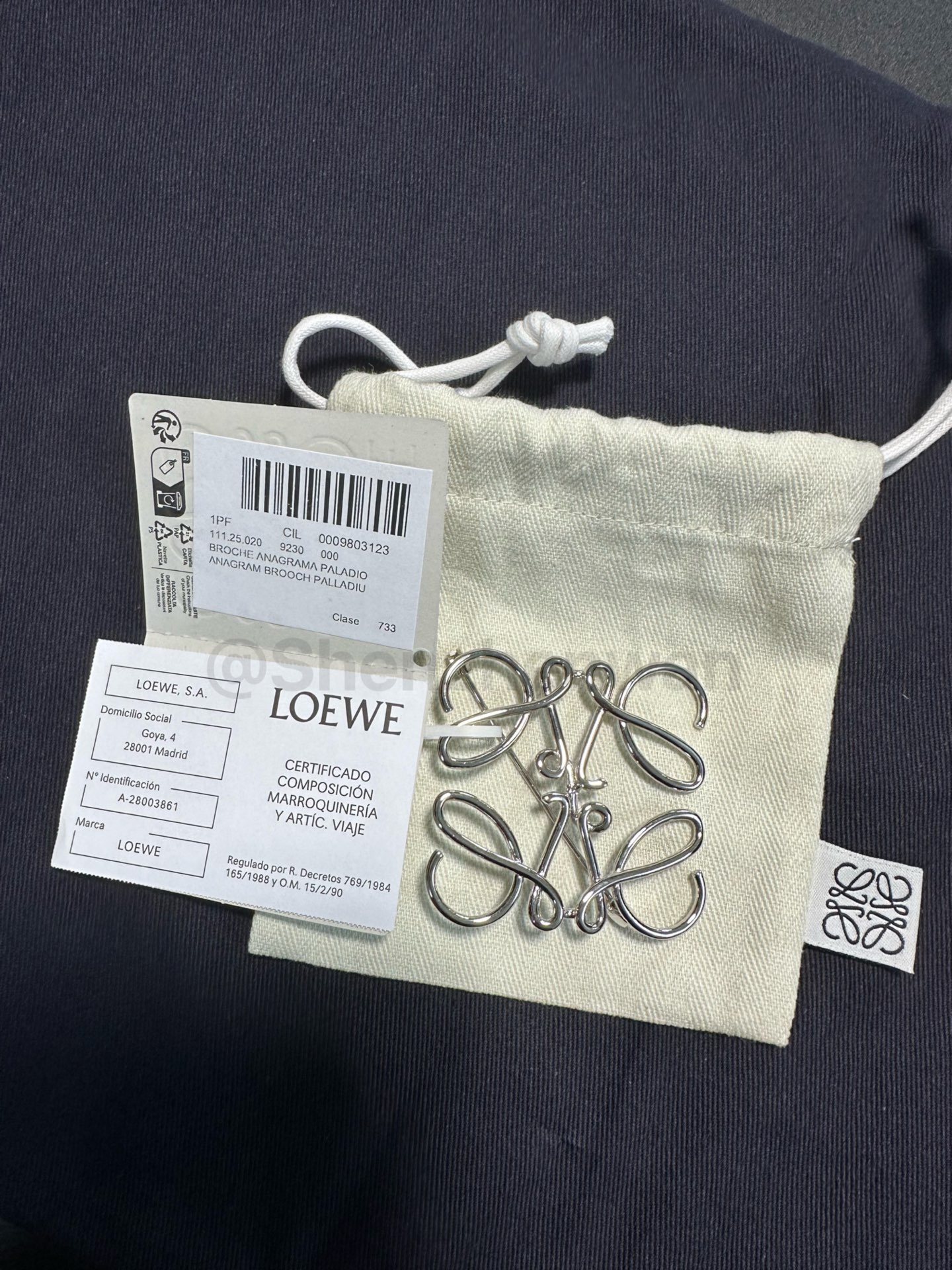 loewe 罗意威 经典款银色金属logo胸针